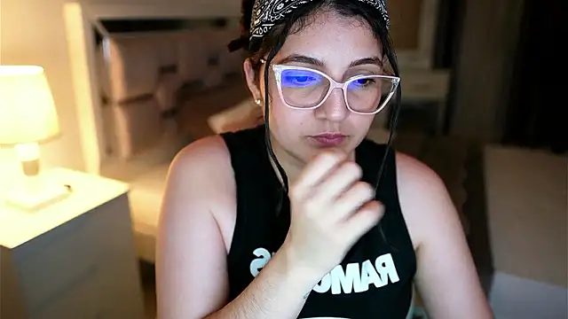 Camilaa_bueno's cam snapshot