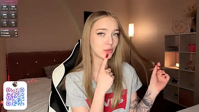 EvaPeace's cam snapshot