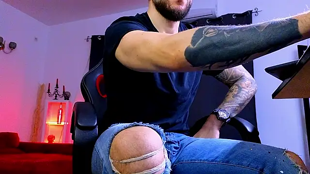 MightyAaron66 live sex cam