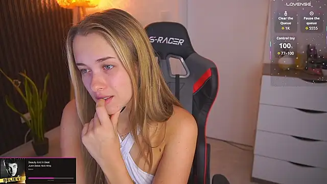 DanikaDillan live sex cam