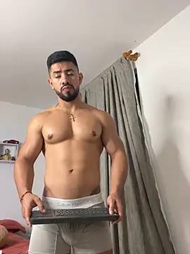 Ezzio_Scolaro live sex cam