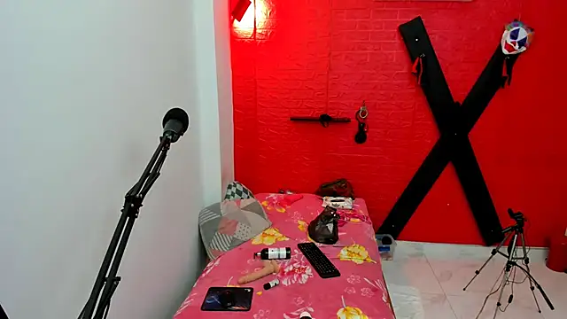 bdsmforever18's cam snapshot