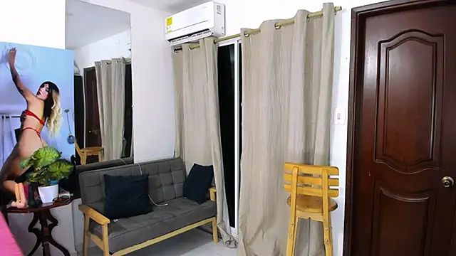 zou_quira live sex cam