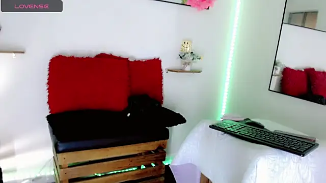 NathalialLooes live sex cam