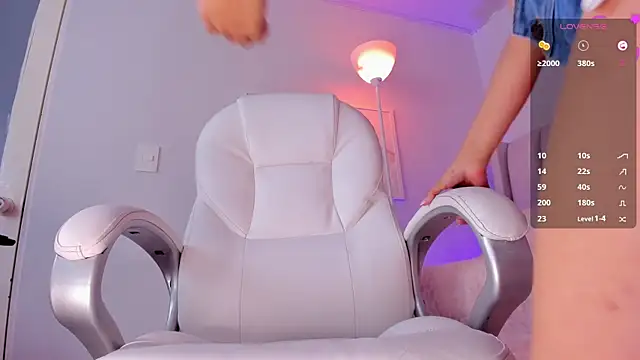 your_alina18's cam snapshot