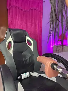 LunaaRosse live sex cam