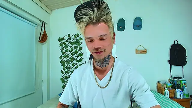 Gold_Loyal77's cam snapshot