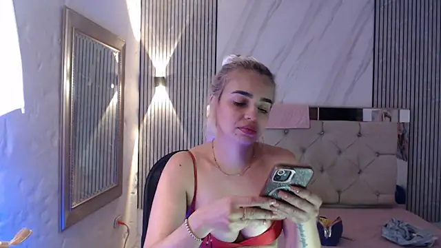 ashley__tylor's cam snapshot