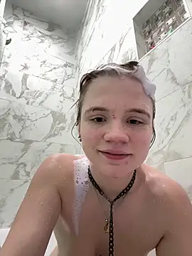 Cutiepiespanks's cam snapshot