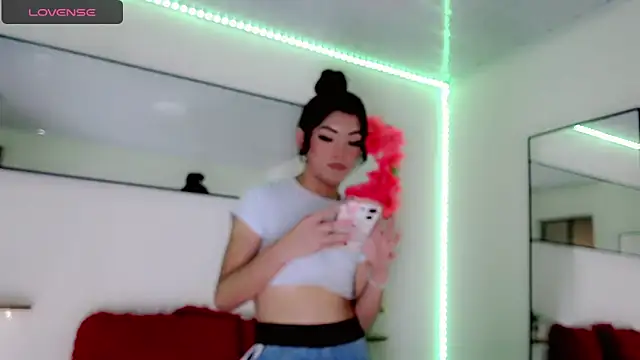 NathalialLooes live sex cam