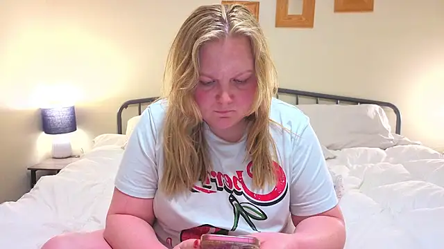 PhatAssBlond live sex cam