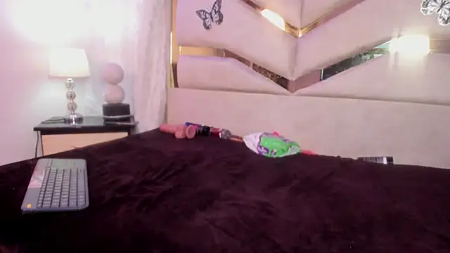 Strella_ferrera live sex cam