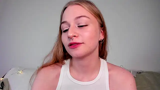 MiaMews live sex cam