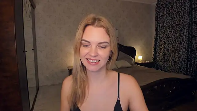 LunaFlinn live sex cam
