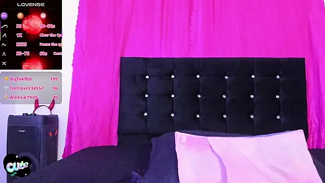 cutenaked_8 live sex cam