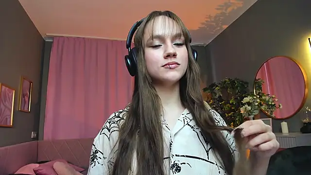 Jamie_Chung's cam snapshot