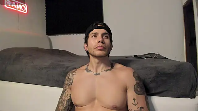 LucianSinclair live sex cam