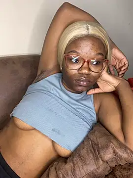 YummyMelanin117 live sex cam