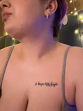 KellyMoors live sex cam