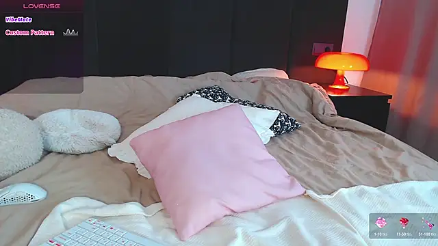 LunaticaBae's cam snapshot