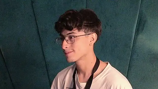 Aaron_Eze's cam snapshot