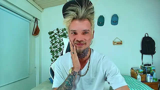 Gold_Loyal77's cam snapshot