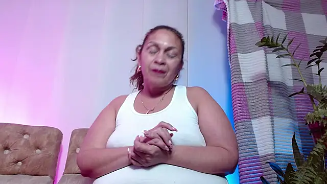 scarlettbooty live sex cam