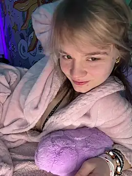 Cutiepiespanks's cam snapshot