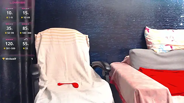 LadyAverrySquirt11 live sex cam