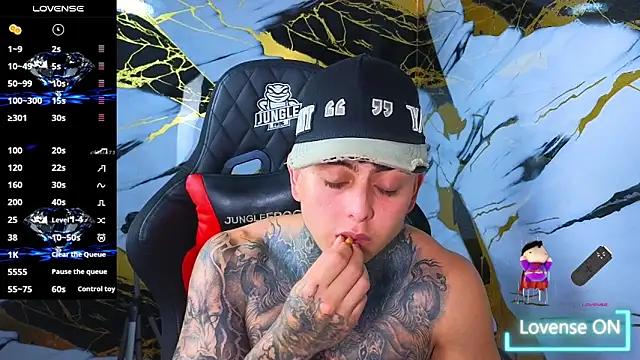 Kevin22_222 live sex cam