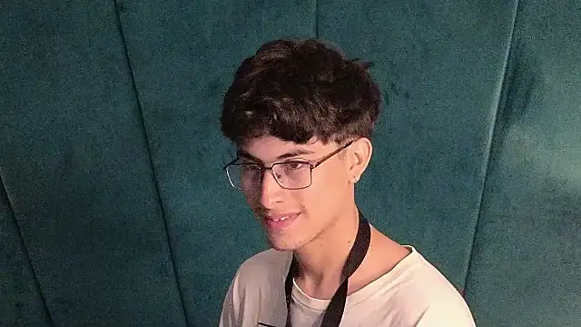 Aaron_Eze's cam snapshot