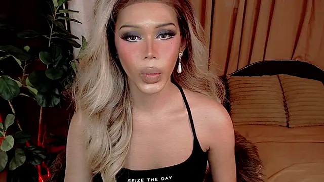 LA-GIRL live sex cam