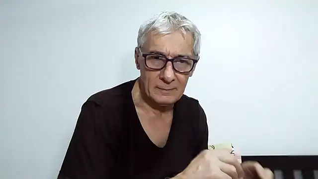 BIGUNCUTHARDCOCK live sex cam