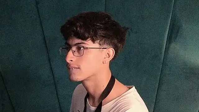 Aaron_Eze live sex cam