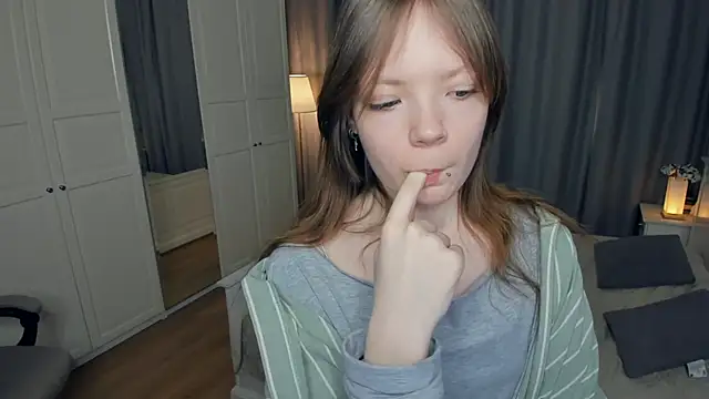 LavenderMitten live sex cam