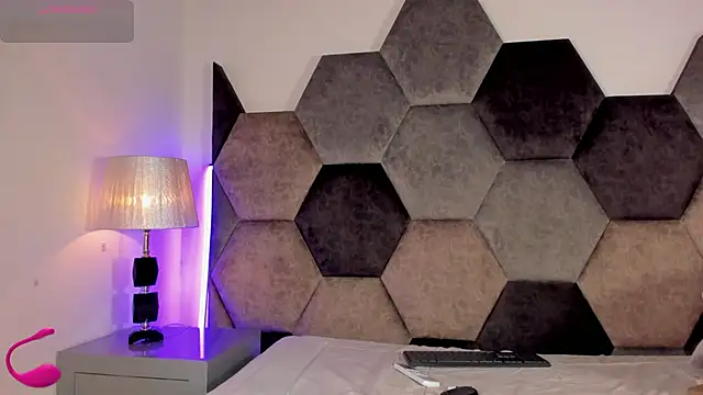 Latrellx7 live sex cam