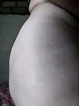 MIA-LARIOS live sex cam