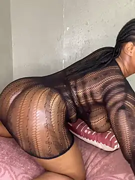 Bellabootie's cam snapshot