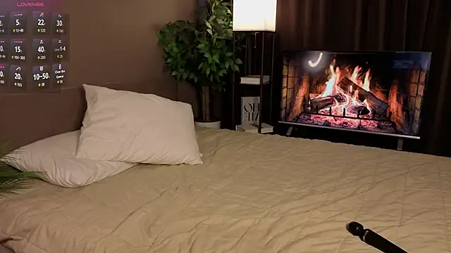 KeeleyBaker live sex cam