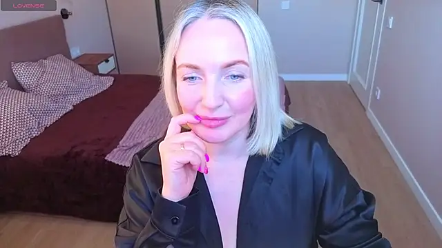 MonikaFoxys's cam snapshot