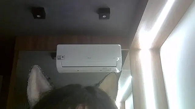 SkinnyKitten live sex cam