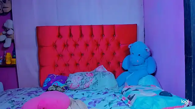 StassieBell live sex cam