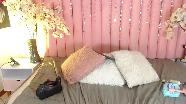 LucyVilla's cam snapshot