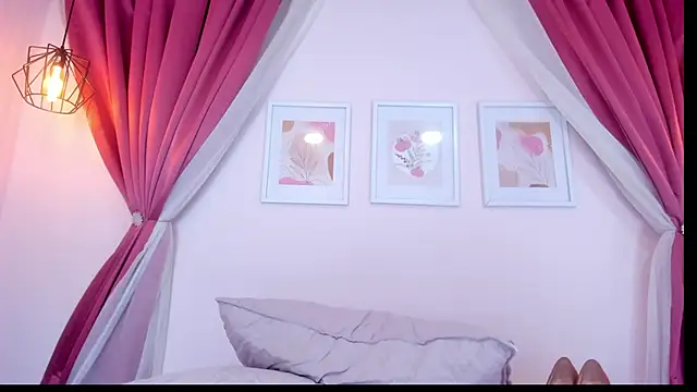 Saray_Becker_'s cam snapshot