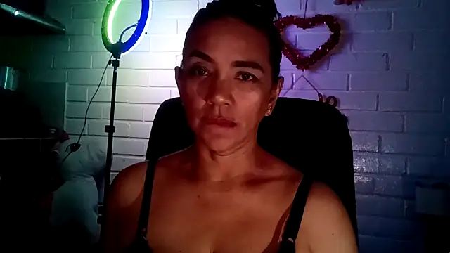 MiiaVelasquez's cam snapshot