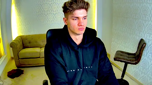 MaxKaiden live sex cam