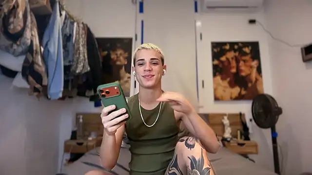 Cristian_Delgado live sex cam