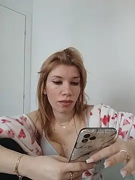 EvyLure live sex cam