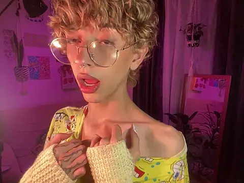 lyamthommpson's cam snapshot