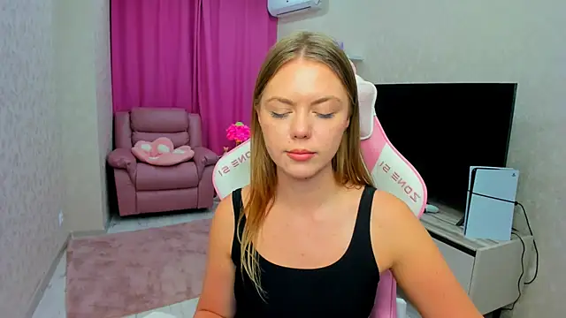 Strawberrye live sex cam